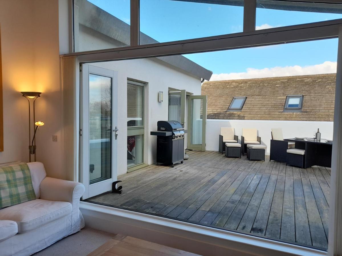 Crow'S Nest Penthouse Apartment With Free Spa Access Somerford Keynes Eksteriør billede