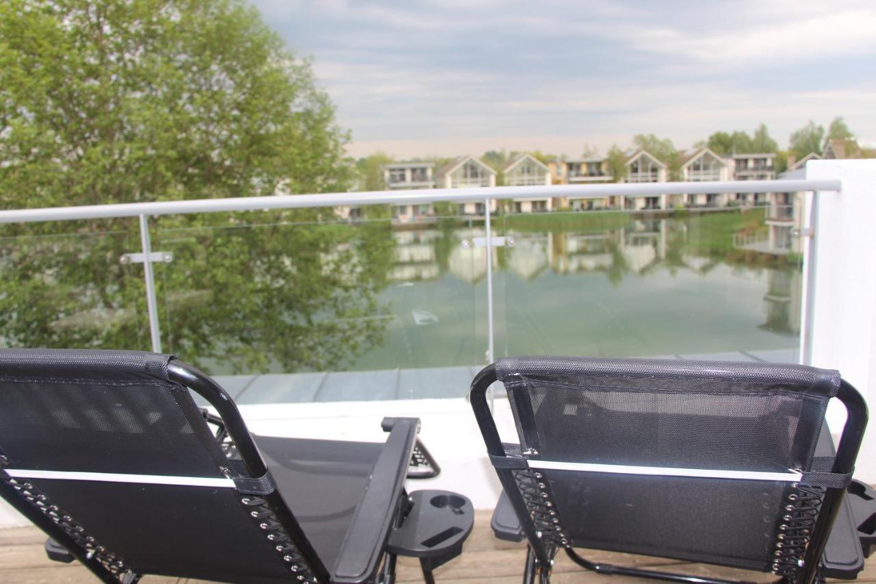 Crow'S Nest Penthouse Apartment With Free Spa Access Somerford Keynes Eksteriør billede