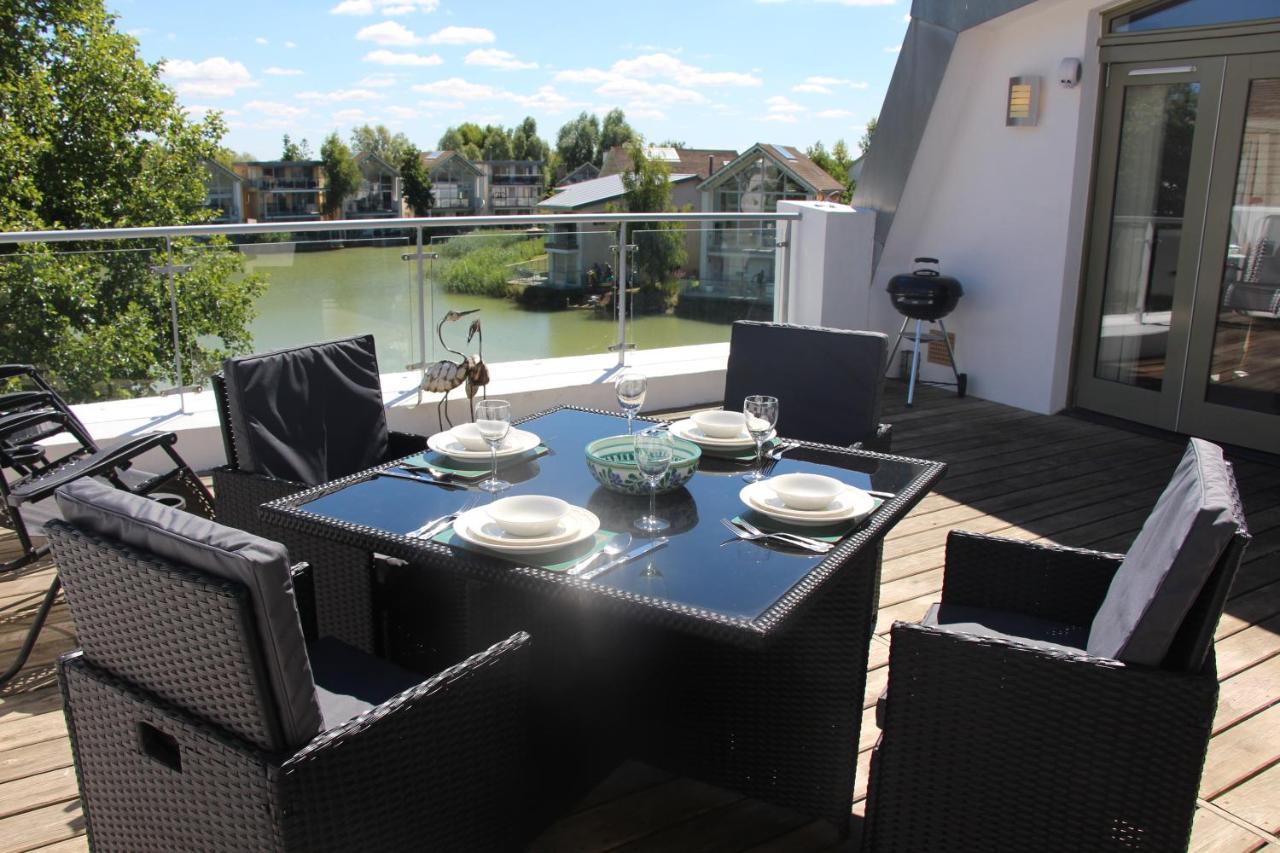 Crow'S Nest Penthouse Apartment With Free Spa Access Somerford Keynes Eksteriør billede