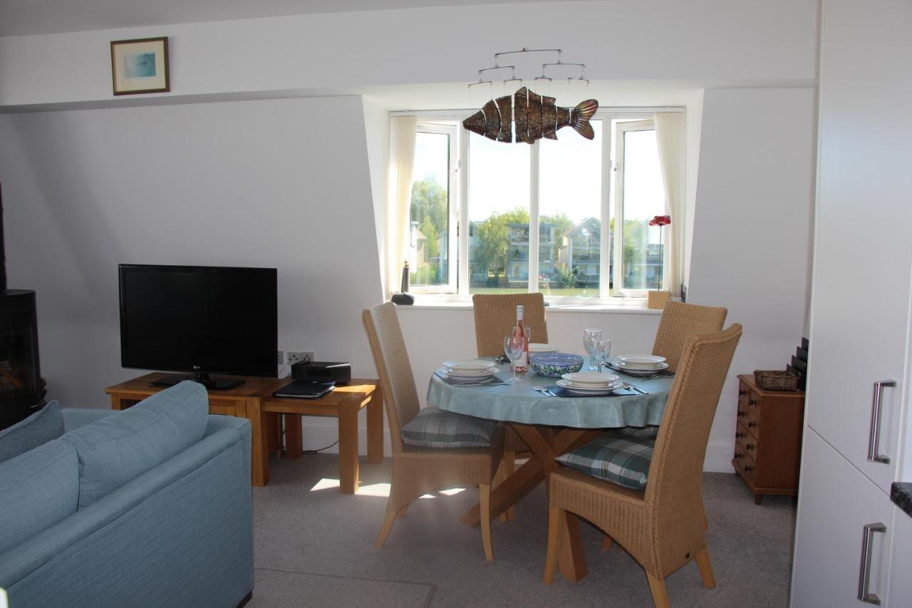 Crow'S Nest Penthouse Apartment With Free Spa Access Somerford Keynes Eksteriør billede