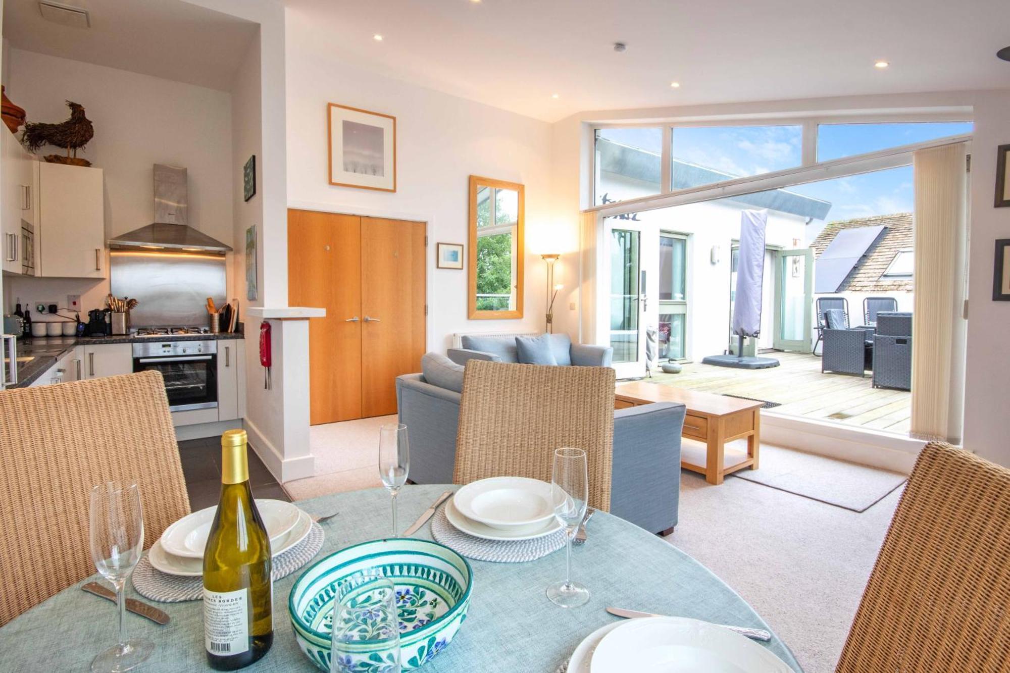Crow'S Nest Penthouse Apartment With Free Spa Access Somerford Keynes Eksteriør billede